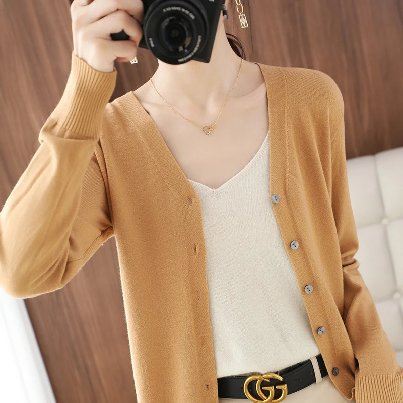2023 Spring And Autumn Female VNeck Knitted Cardigan Short Coat Sweater Simple Versatile Fashion Small Outside 240924