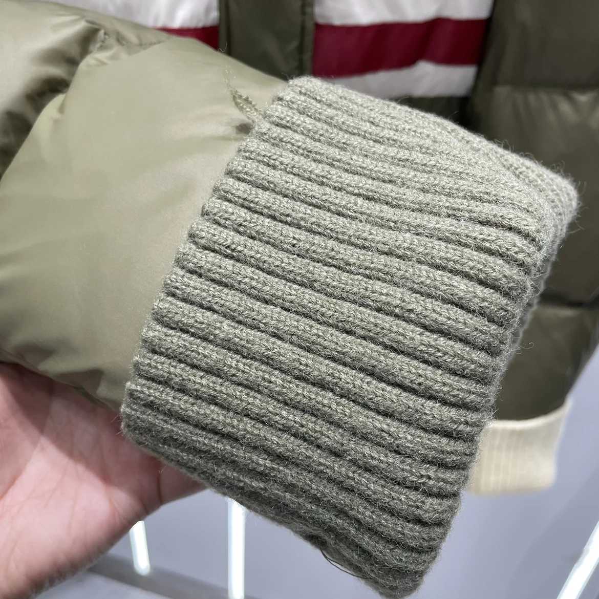 Men's Down Parkas Fashion Color Contrast Letter Hoodie Womens Winter Warmth 90 White Duck Down Coat Short Sleeve Knitted Sleeve Loose Cuffs Y2410