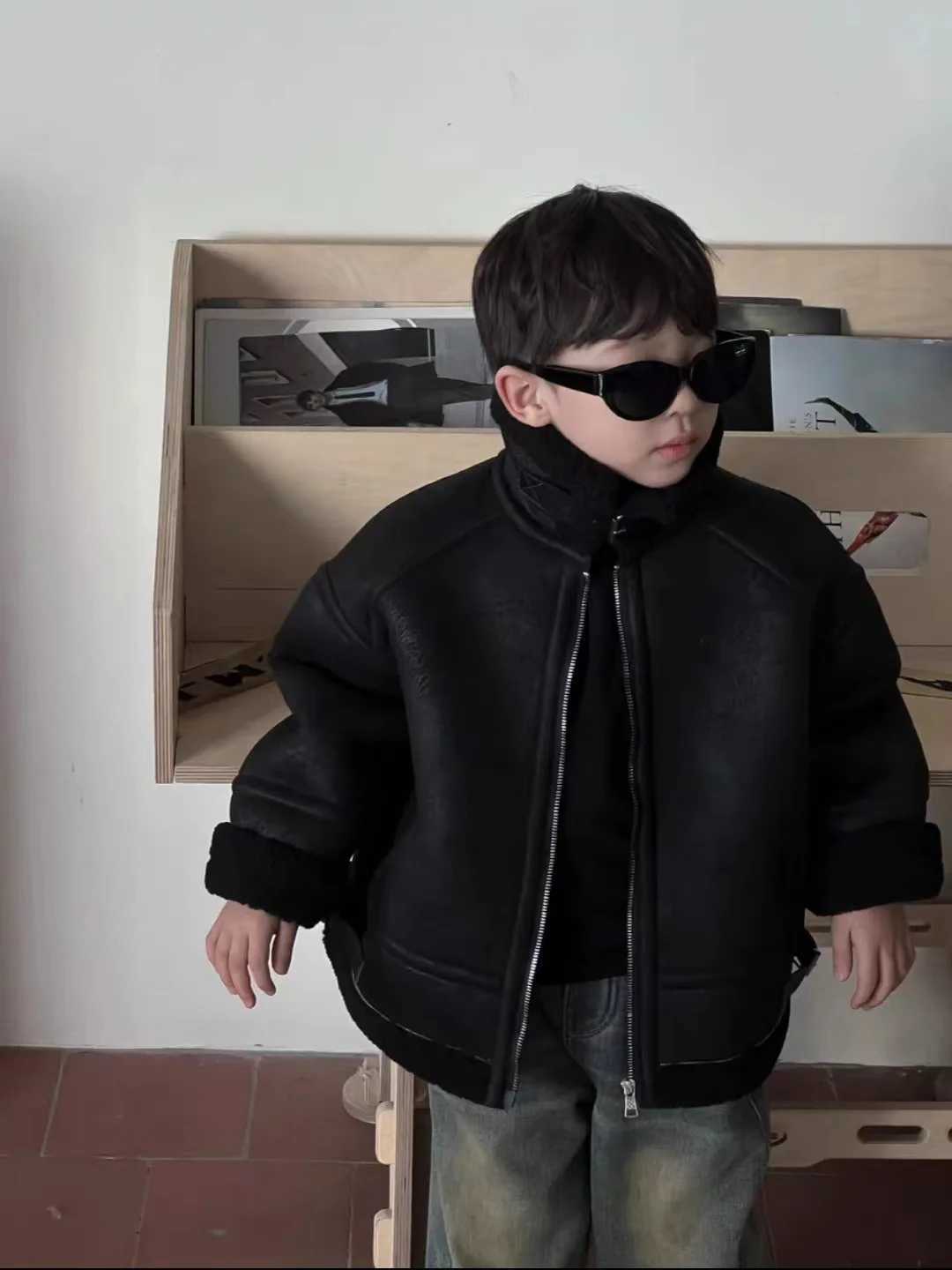 Down Coat Cool stand up collar motorcycle jackets for boys and girls in winter 2023 thick suede cashmere coats suitable for children H241010