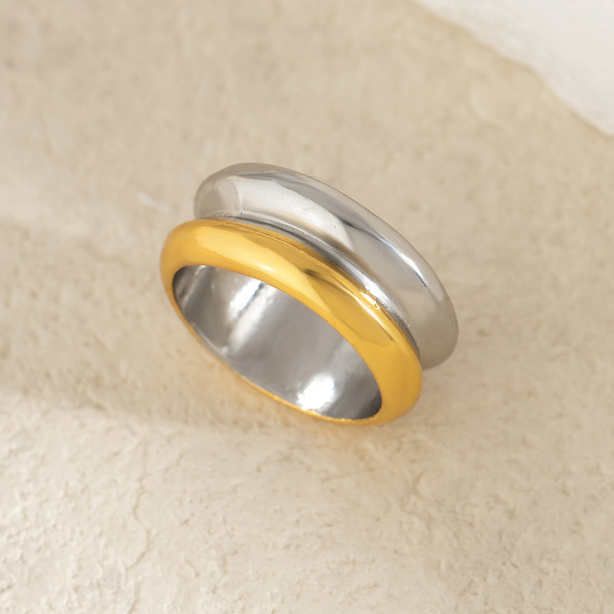 Personalized mixed color metal ripple ring bracelet with irregular and exaggerated three-dimensional rings