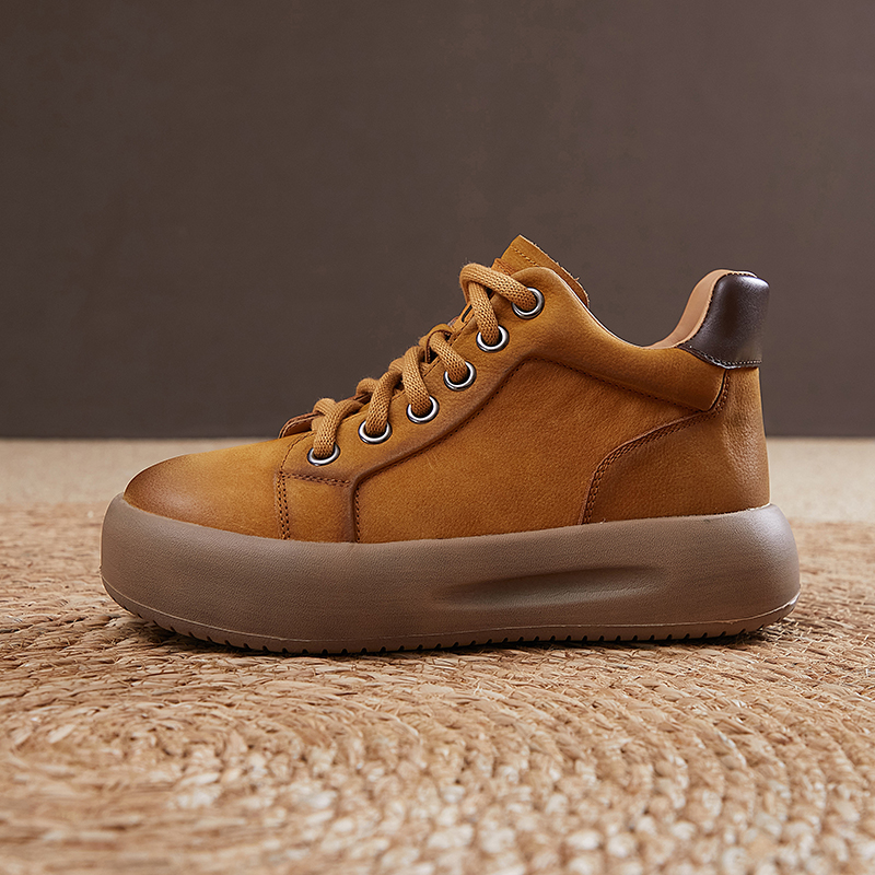 Head layer cowhide high-top women's shoes 2024 autumn and winter new thick bottom retro board shoes female leather lace-up burst short boots