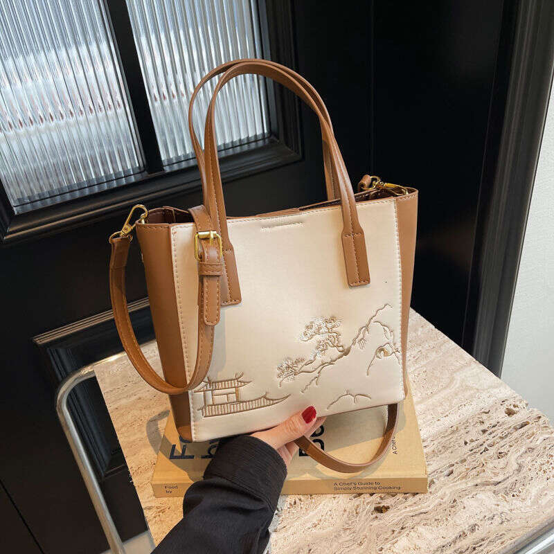 Chinese style embroidered patchwork single shoulder for women 2024 new high appearance, small fresh and fashionable, versatile hand-held crossbody bag