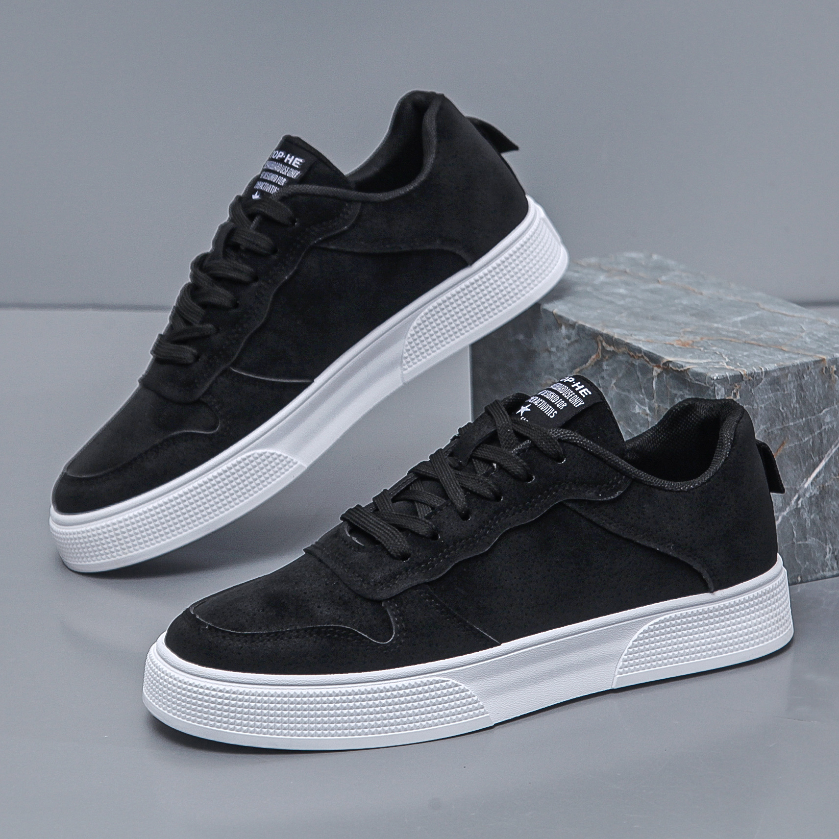 Casual Shoes for Men Solid Color Trendy Non-Slip Lace Up Breathable Lightweight Mens Sneakers Trainers