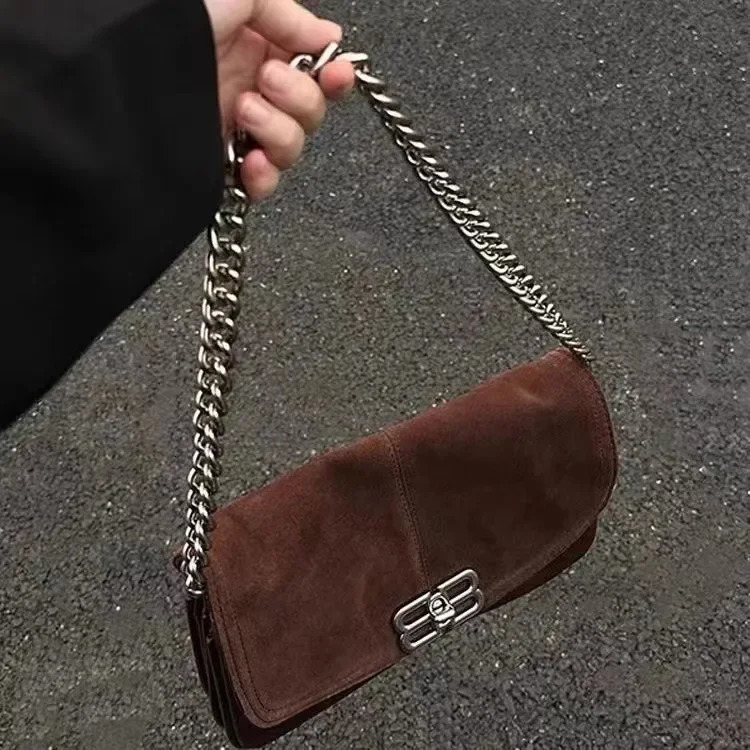 2024 Season Womens Cross border Underwear High end Hand Chain Small Square Korean Retro Veet Shoulder Bag 241008 989d