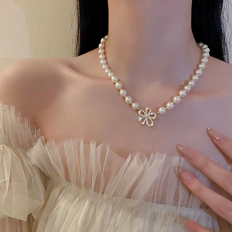 2023 New Fashion Trend Unique Design Delicate Vintage Zircon Flower Pearl Necklace Women Jewelry Wedding Party Premium GiftX241009