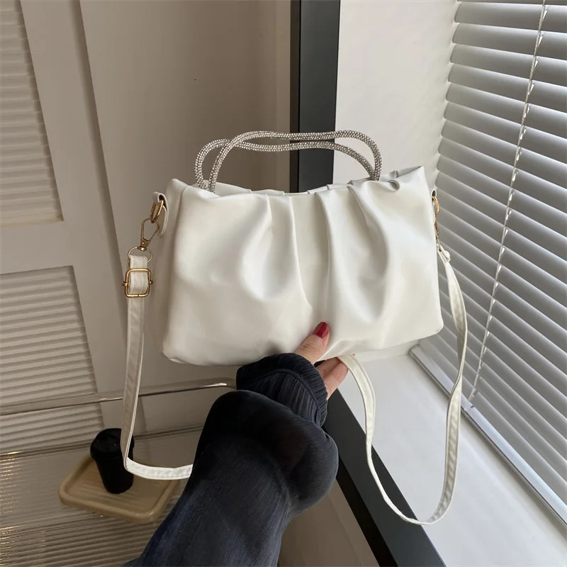 Niche n Messenger Bag Personalized Simple Handbag Small Square Summer Trend Womens 241008