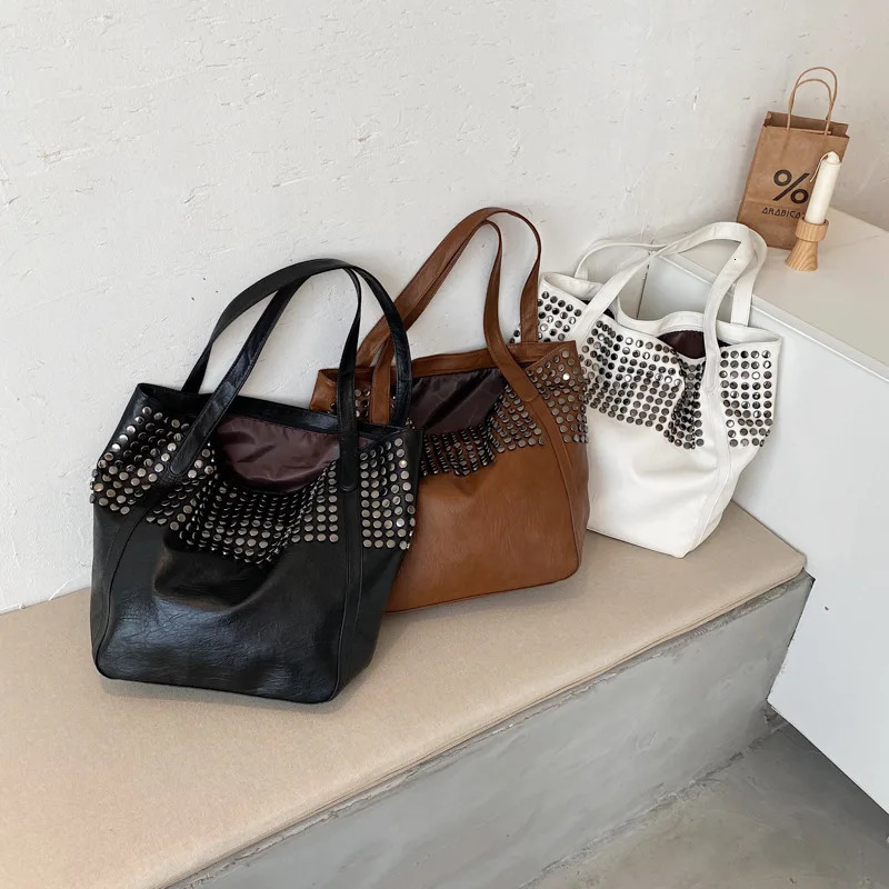Womens capacity shoulder bag rivet soft leather handbag womens Pu large capacity shopping handbag casual tote bag 241008