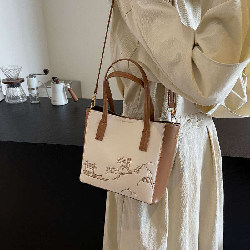 Chinese style embroidered patchwork single shoulder for women 2024 new high appearance, small fresh and fashionable, versatile hand-held crossbody bag