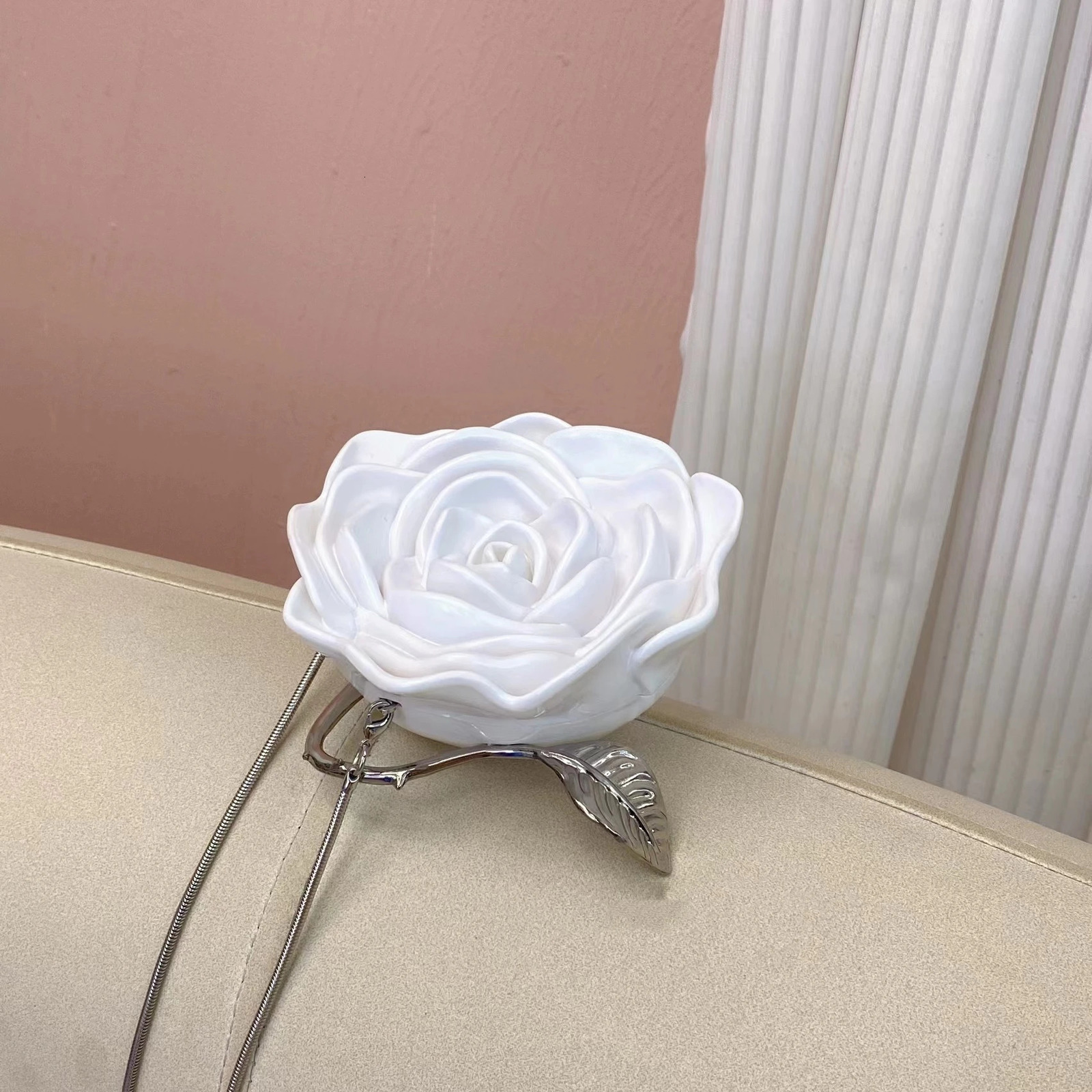 Womens rose shaped box bag high-quality social dinner bag for adult girls niche womens exquisite retro party cross shaped bag 241008