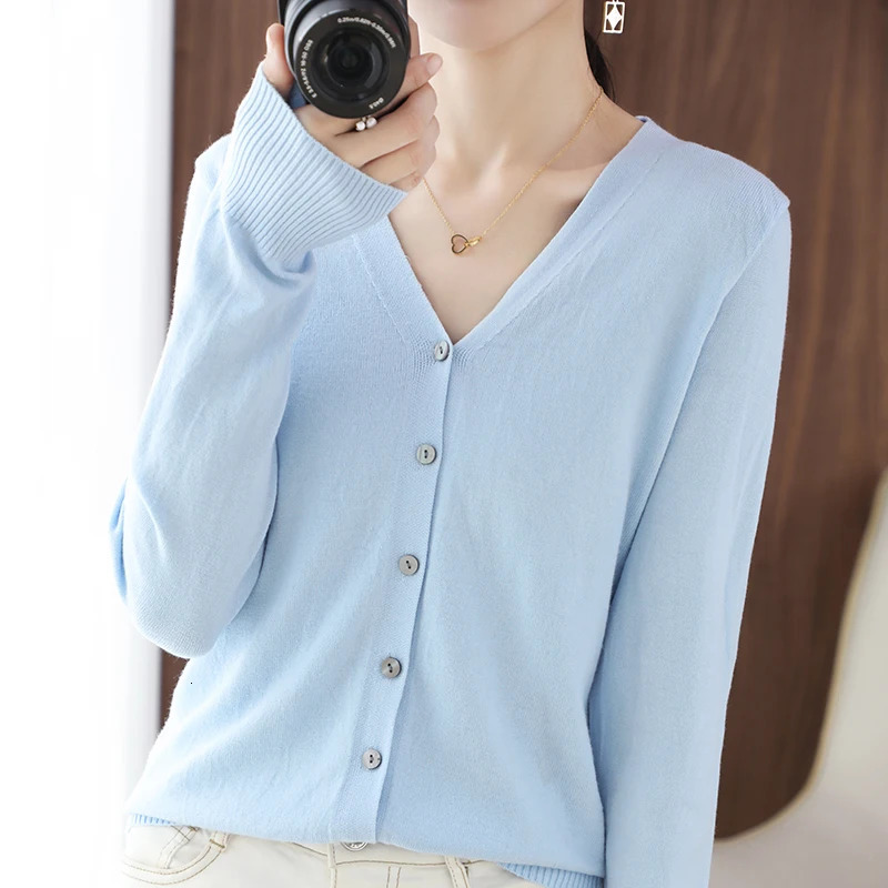 2023 Spring And Autumn Female VNeck Knitted Cardigan Short Coat Sweater Simple Versatile Fashion Small Outside 240924