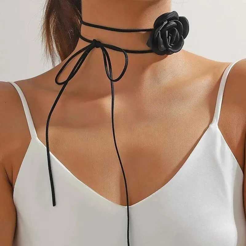 Exquisite Imitation Pearl Choker Necklace Fashionable Bow Tie Lace Up Velalvet Necklace Personality Simple Jewelry For WomanX241009