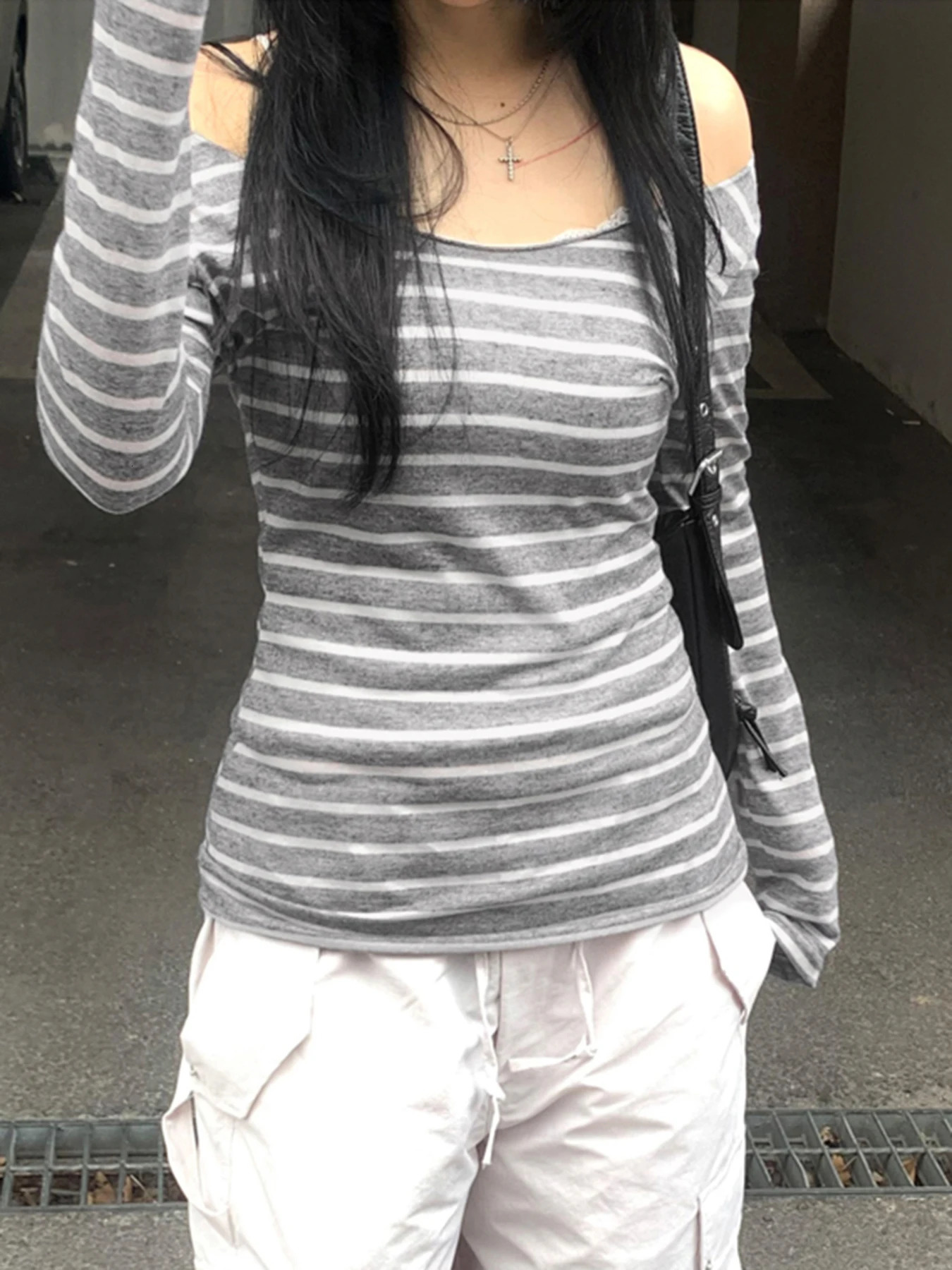 Japanese Basic Slim Long Sleeve Stripe Tee Off Shoulder O Neck Korean Street Style Spring Autumn Y2K Gray T Shirt Women 241010