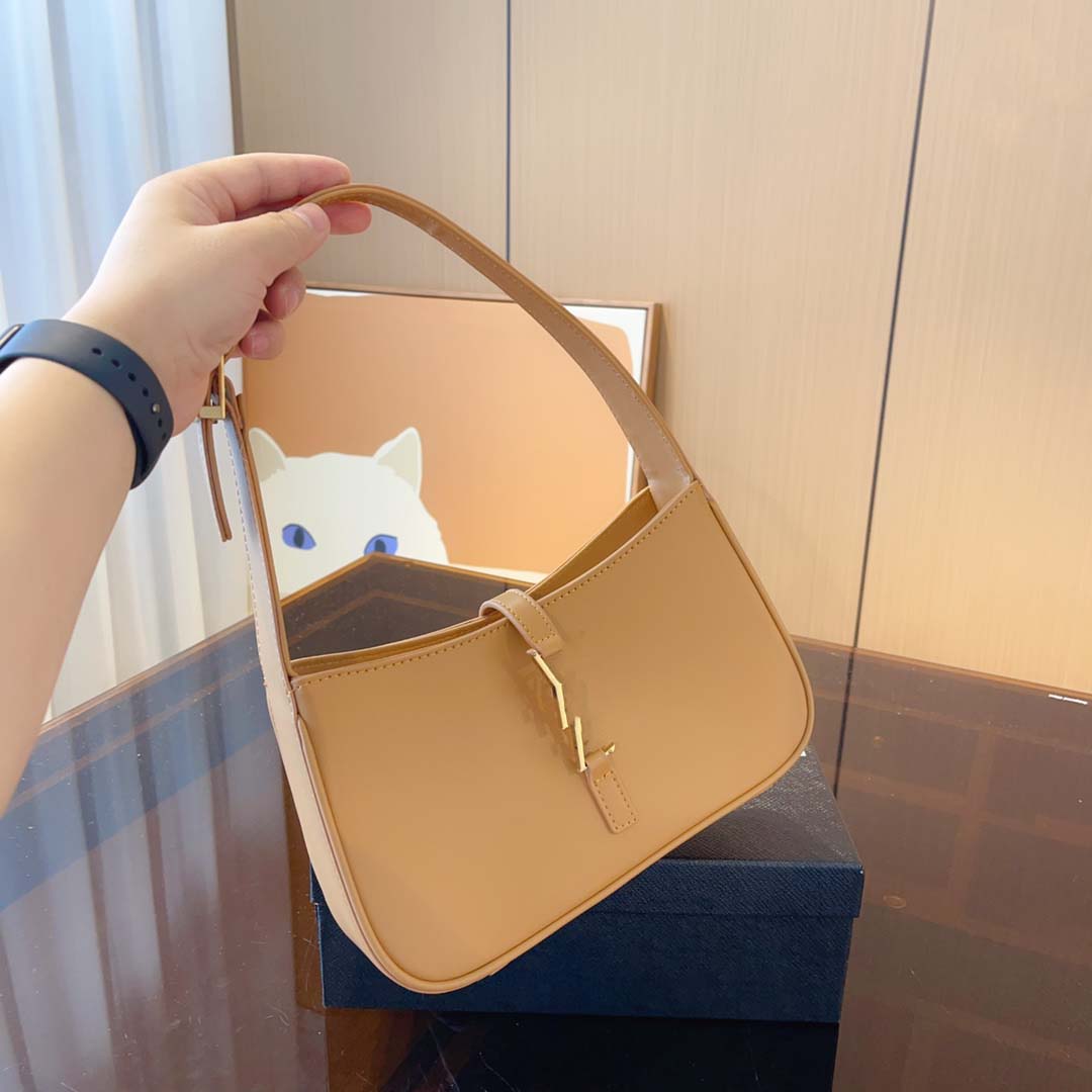 Designer Bag Chic Versatile Women's Bag - Designer Armpit Shoulder with Luxurious Red Envelope Detail