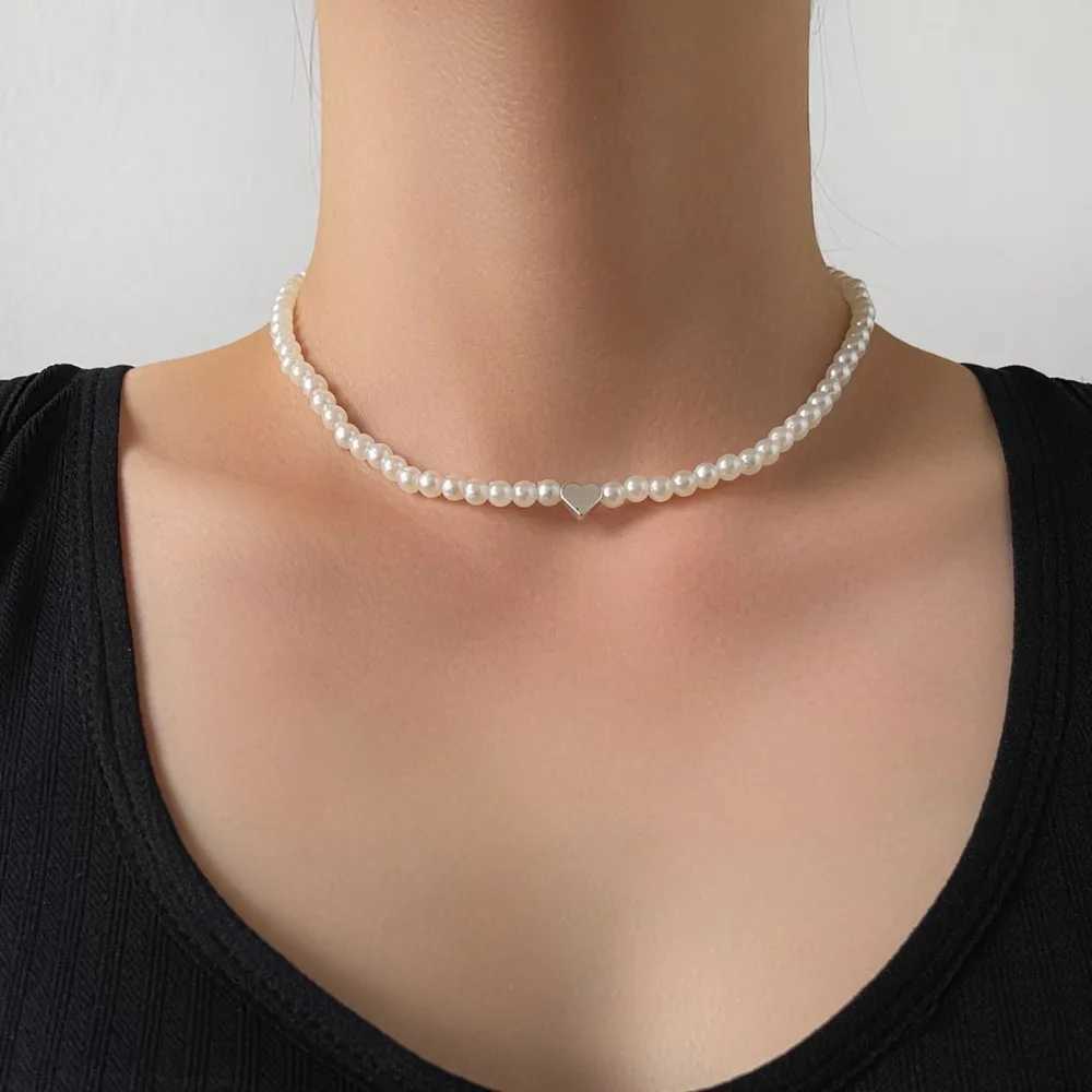 Elegant Love Pendant Clavicle Chain New Heart Imitation Pearl Temperament Necklace Vintage Short Chain Necklace WomenX241009