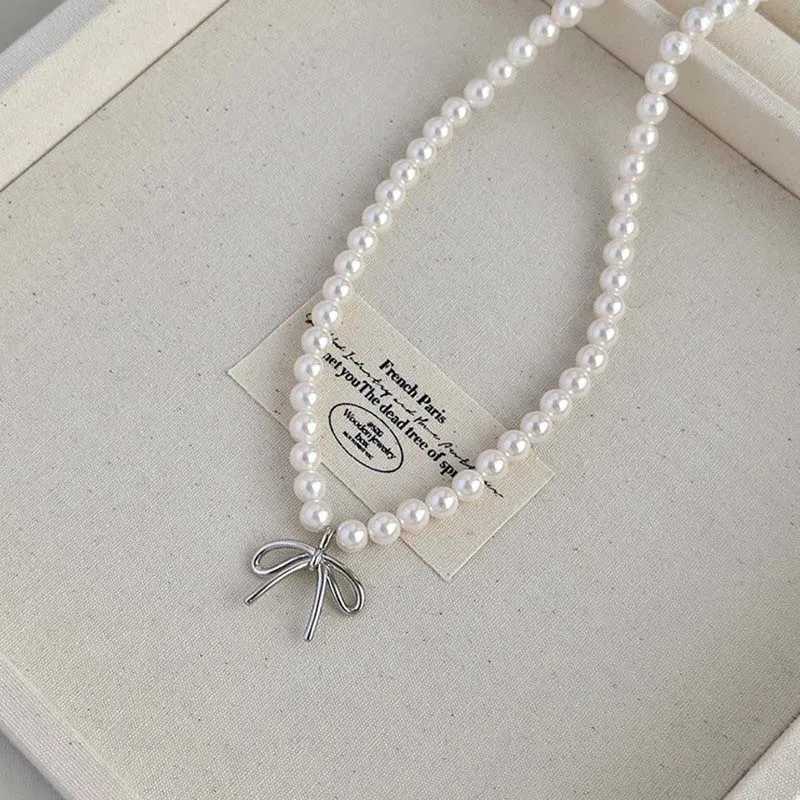 Vintage White Imitation Pearl Bowknot Pendant Necklace For Women Elegant Beaded Clavicle Chain Necklace Wedding Y2K JewelryX241009