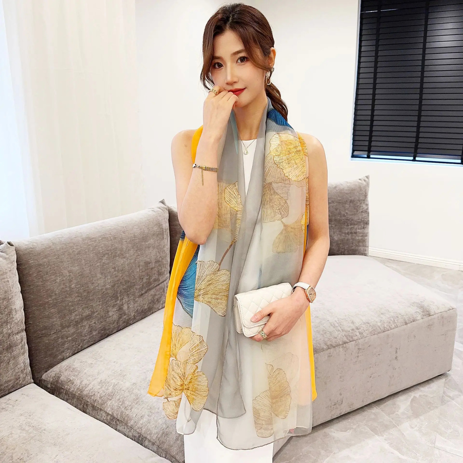 Silk scarf fashionable printed shawl bag womens Pashmina Beach Stols headscarf Foulard womens headscarf 240925