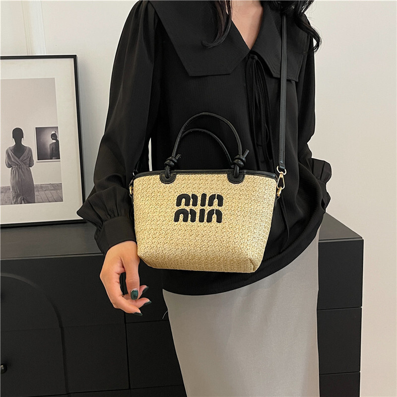2024 new designer beach grass woven women's embroidered thread fashion cross bag, female niche design shoulder bag