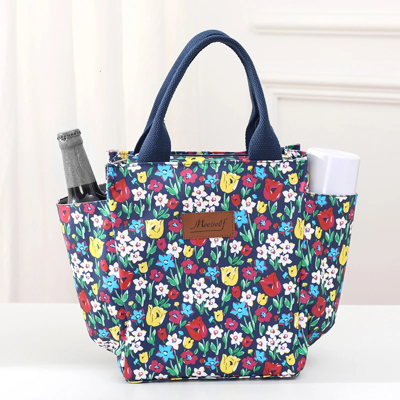 Large capacity Oxford cloth lined insulated lunch bag for mothers stylish and portable with meal isolation 241008