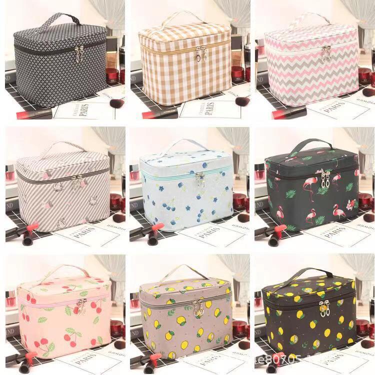 tote bag Elegant Makeup Bag with Carrying Handle Compact Beauty Pouch for Travel Essentials