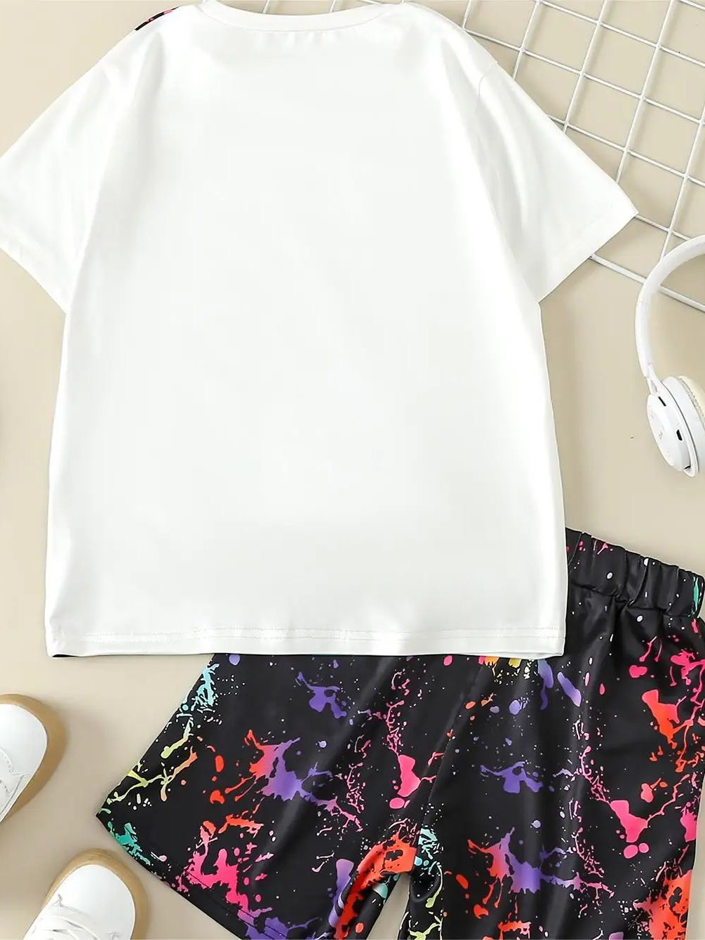 2024 Personalized Trendyy Boys' White Background Splicing Smiley Face With Full Colorful Smudged Shorts Suitable For Outdoor Leisure And Play