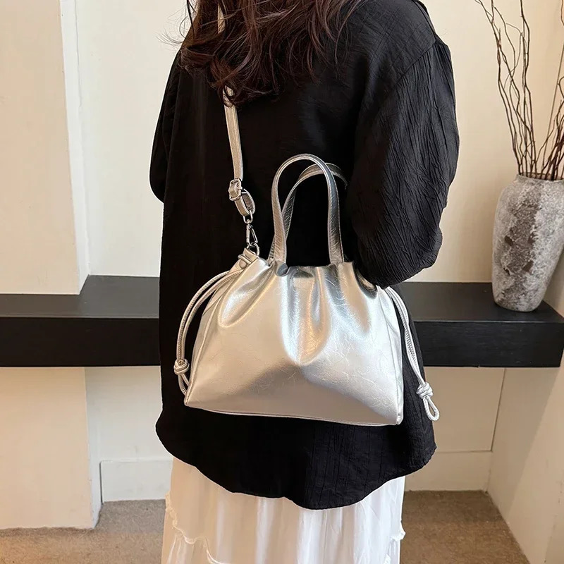 Womens Handbag High Quality Simple Edition Shoulder Bag Womens Commuting Drawstring Bag 241008