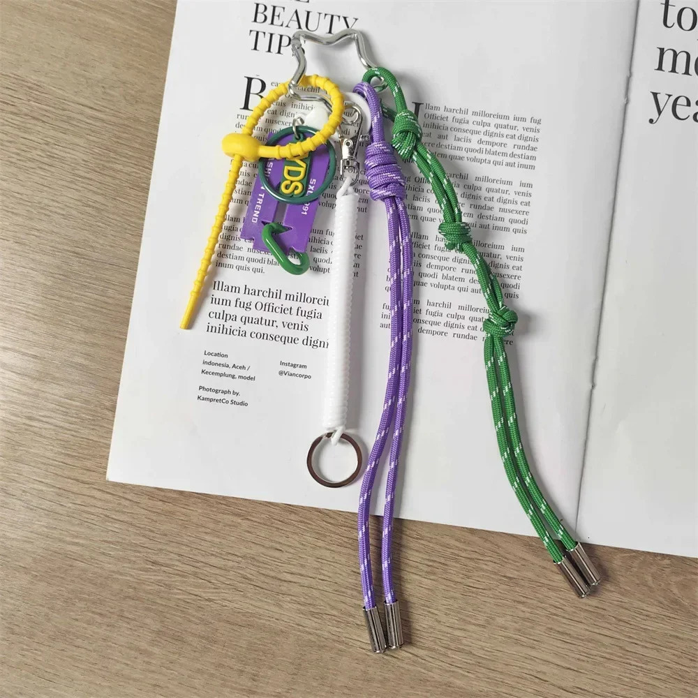 Creative Trend Letter Keychain Color blocked Weaving Rope Hanging Decoration Mens and Womens Bag Pendant 241008 bdd6