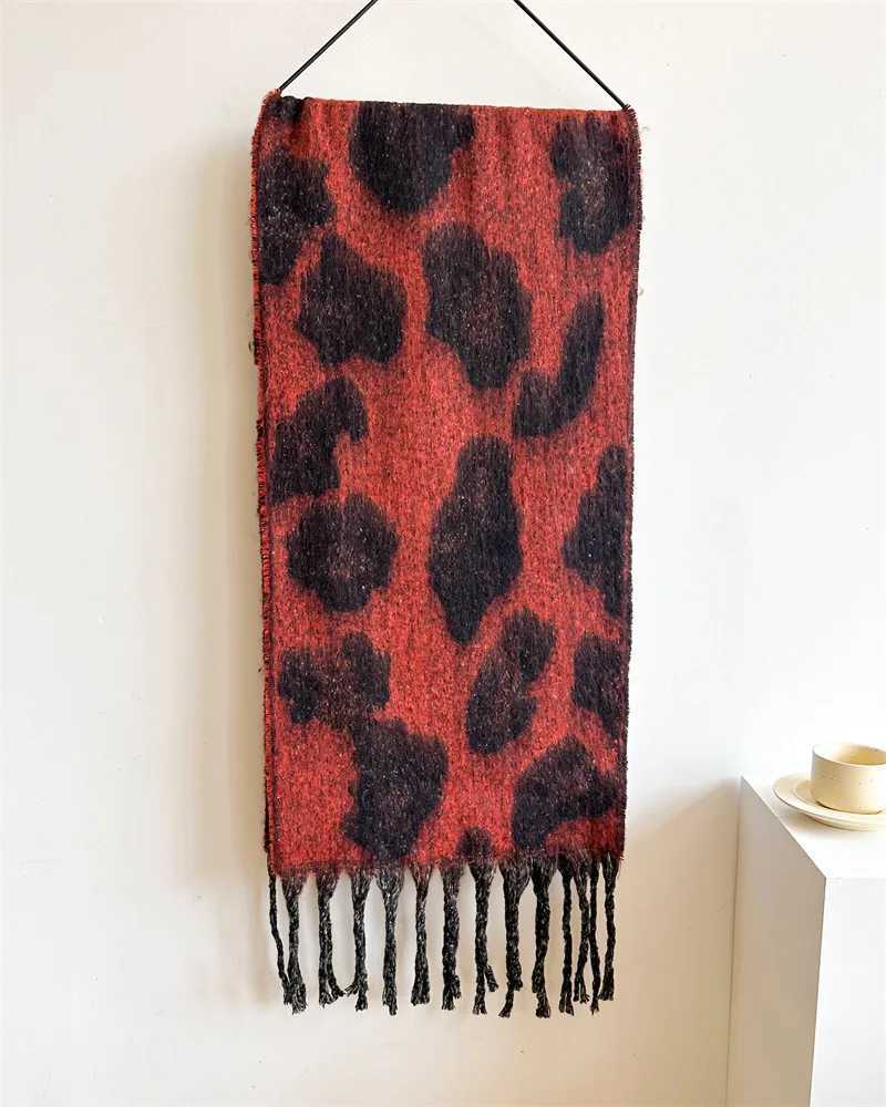Scarves 2024 Autumn Winter Womens Leopard print Cashmere Scarf Thickened Warm Shawl Fashion Pashmina Tassel Blanket Bandana H241010