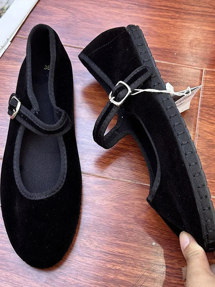 Hand sewn Mary Janes shoes for women trend velvet elegant ballet flat shoes for spring and autumn casual buckle strap canvas coat 241007