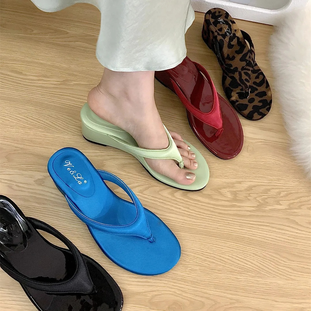 Shoes Womans Slippers Low On A Wedge Rubber Flip ps Slides Heeled Mules Leopard Summer Hawaiian High Fabric Rome leopar 241010