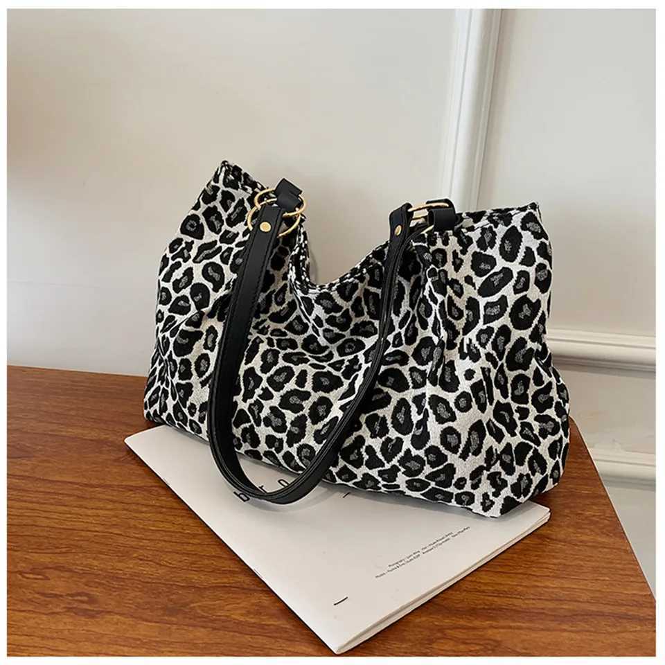 Oversized leopard print shoulder bag womens fashionable lingerie bag large capacity retro handbag casual shopping handbag Y241011