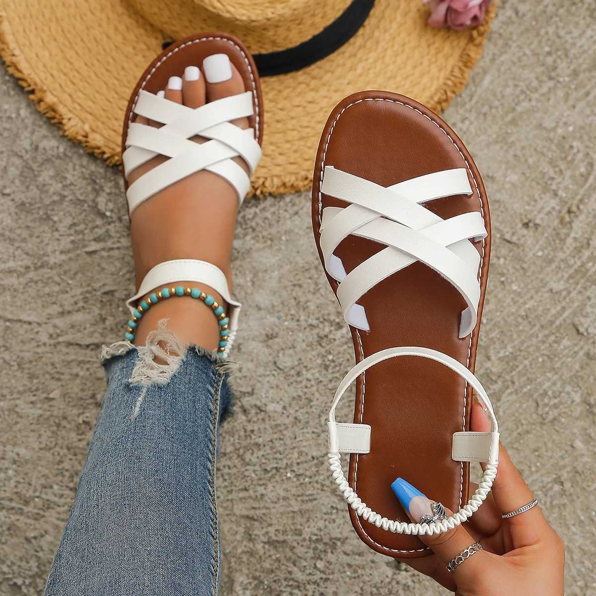 Summer new womens flat Roman shoulder strap sandals with non slip rubber soles fashionable womens shoes Y241011