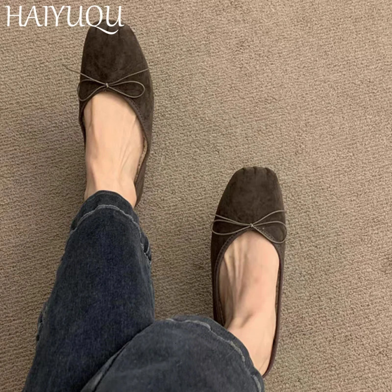 Womens leopard print flat shoes with light suede and velvet womens 2025 trend winter fashion Mary Jane shoes Zapatillas 241007