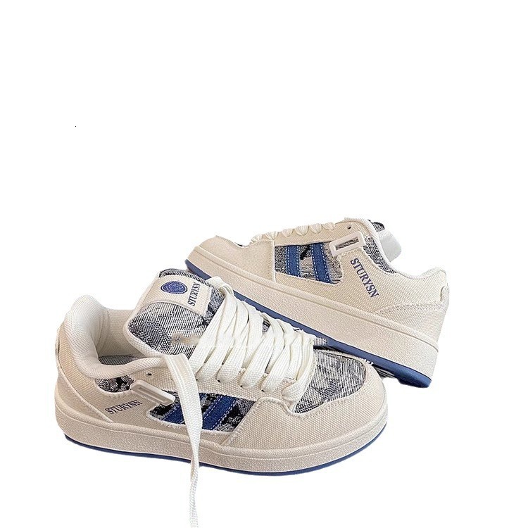 Denim design, bread shoes, women's Instagram trend, 2024 autumn new versatile casual board shoes