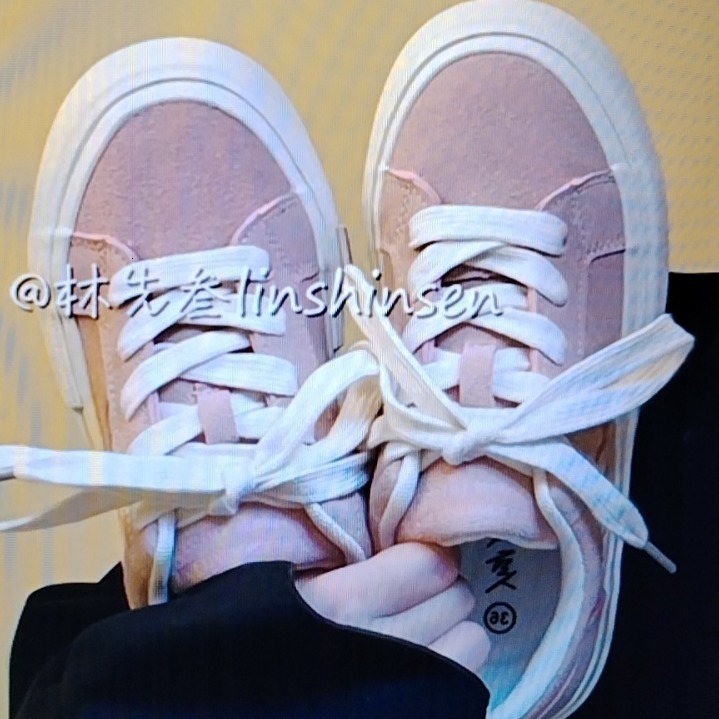 Small and niche thick soled board shoes for female students, versatile design sense, white shoes, 2024 new model
