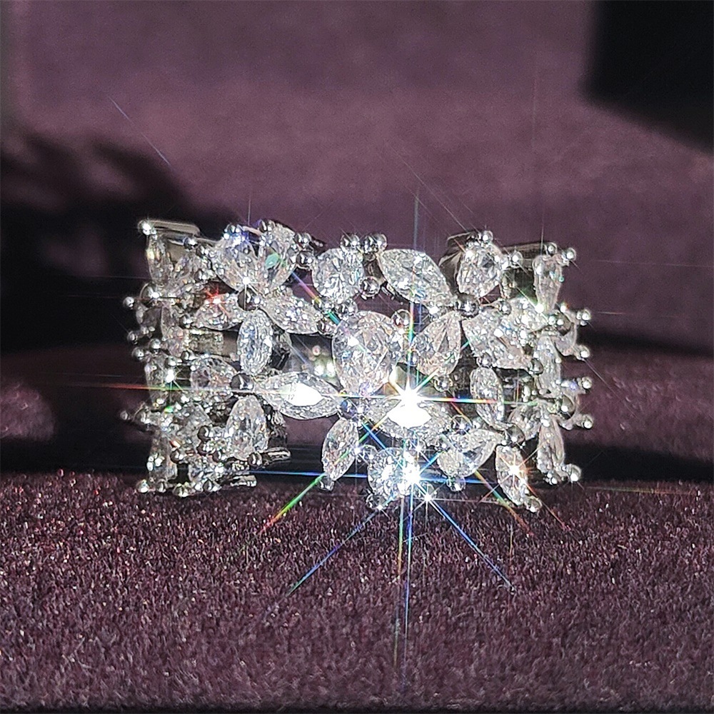 New Arrival Sparkling Four-leaf clover ring Luxury Jewelry 925 Sterling Silver Marquise Cut Moissanite Diamond rings Party Women Wedding Leaf Band Ring Gift