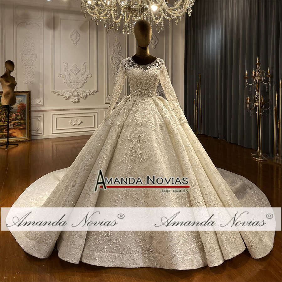 Elegant Off White Lace Wedding Dress
