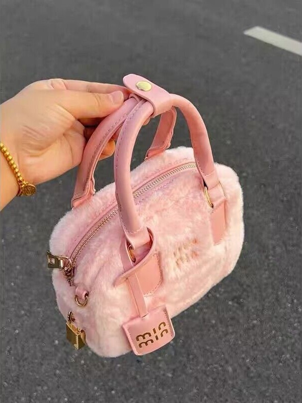 Autumn and winter high-grade fluffy bag women's hand carrying cute fluffy handbag Boston crossbody shoulder bag