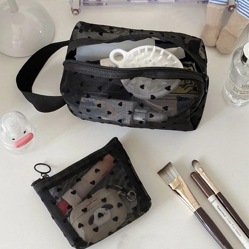 Heart shaped transparent mesh makeup bag multifunctional and portable womens cosmetics storage bag womens toilet lipstick organizer bag 241008