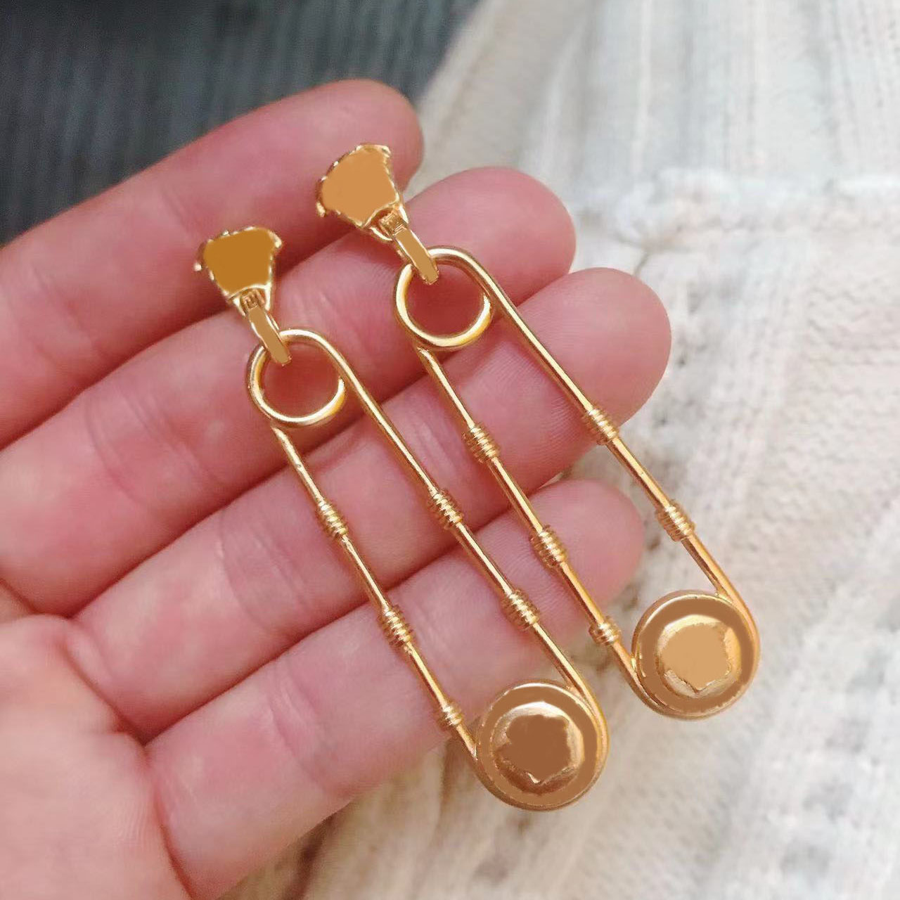 Luxury designer Dangle Chandelier earrings Gold stylish delicate women's earrings are used for wedding party birthday gift jewelry