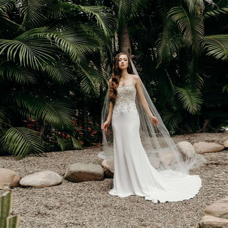 FIDDY898 Square Necke Wedding Dresses Sleeveless Beaded work and Stright Design Bridal Gowns for Women C83