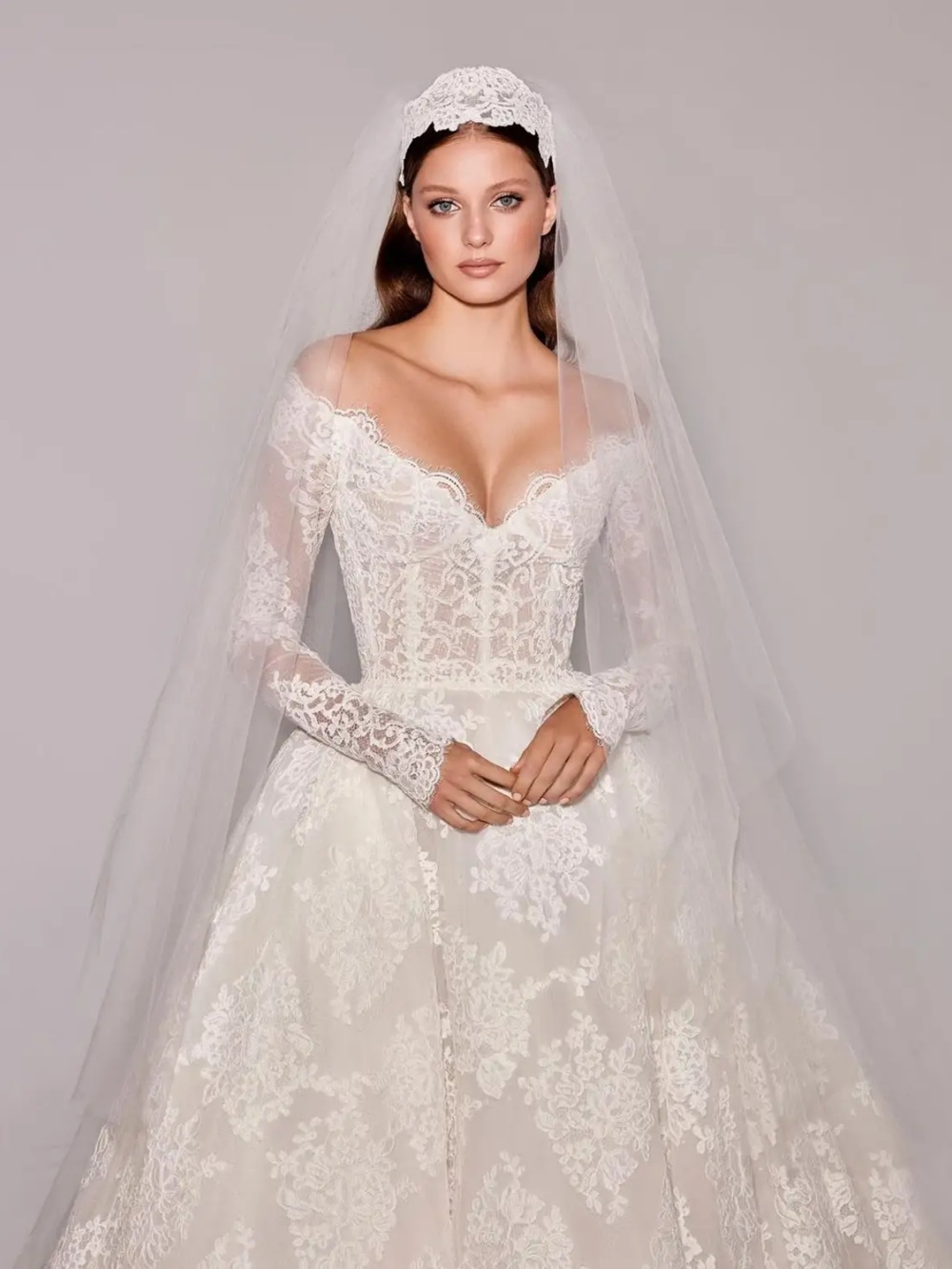 Elegant A Line Wedding Dress Appliques V Neck Off Shoulder Long Sleeve Bride Gowns Sweep Train Lace Bridal Dresses Custom Made