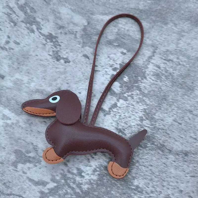 Keychains Lanyards Classic and Cute Leather Dog Keychain Pendant Cup Sausage Bag Charm Phone Pendant Tripod Keyring Accessories J241010