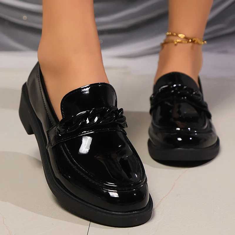 Lucy Womens Chain Decoration Loafers Patent Leather Sliding Platform Shoes Womens Fashion Low Boots Black Office Shoes Womens 41 Y241011