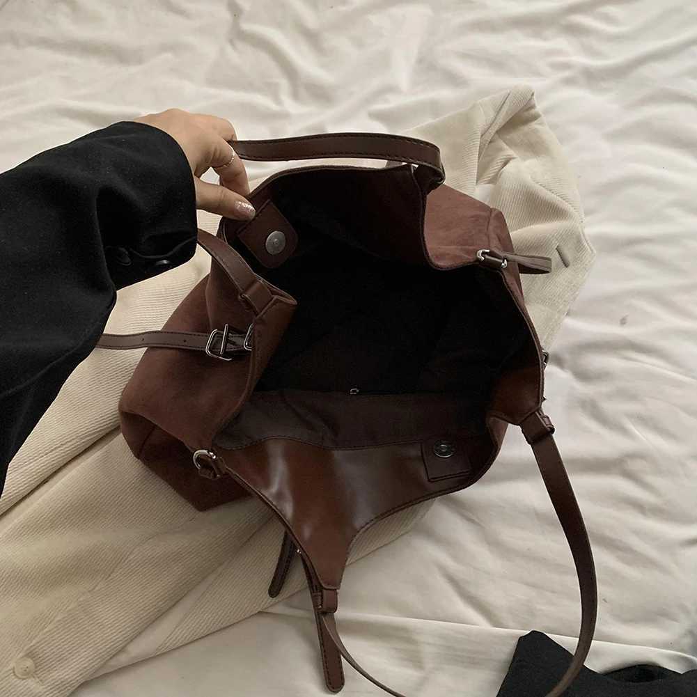 Ladies Suede Shoulder Bag with Adjustable Strap Underarm Large Capacity Top Handle Solid Satchel for Work Travel 241011