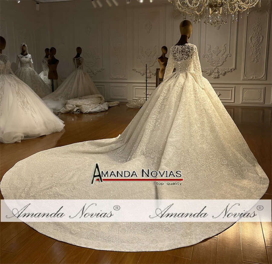 Elegant Off White Lace Wedding Dress