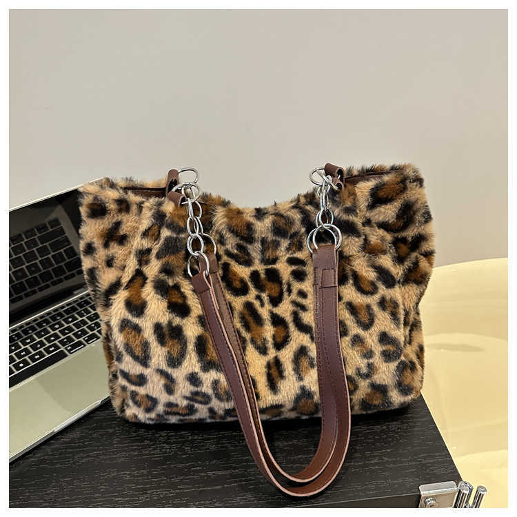 CMM Leopard Print Plush Trendy Chain Bag New Personalized and Versatile Simple Tote Bag Casual Single Shoulder Armpit Bag Womens Bag