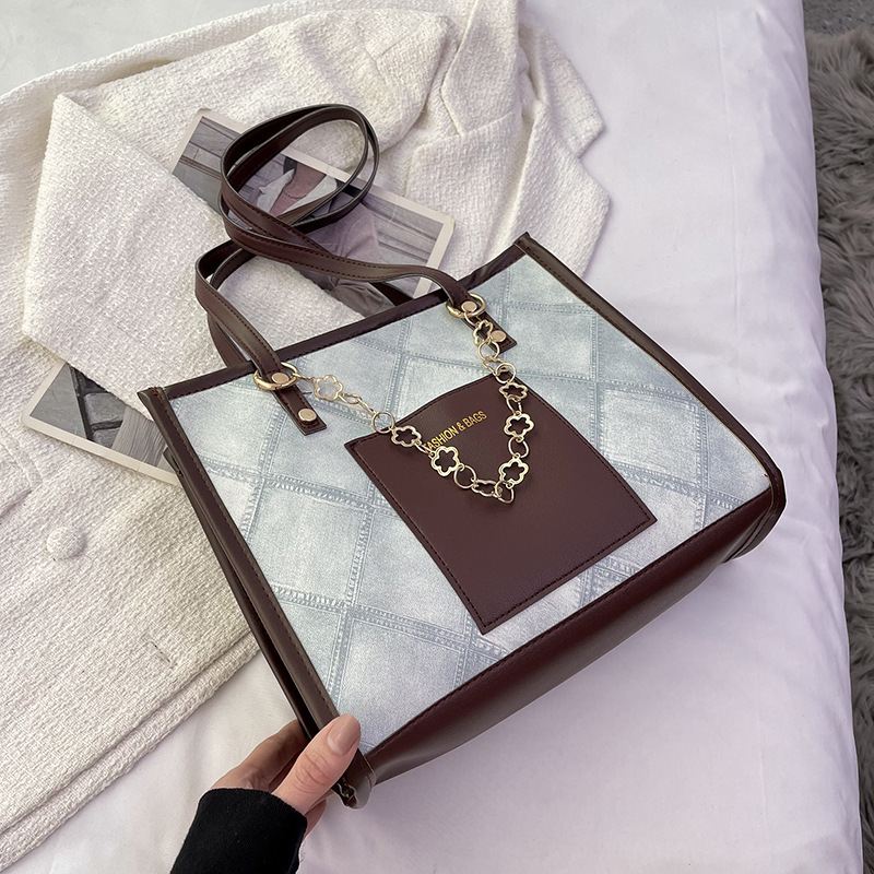 Women's large capacity commuting textured handbag winter new versatile Korean version armpit tote women's bag