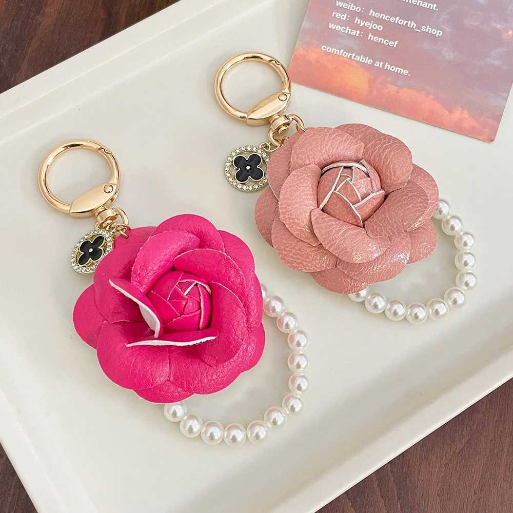 Keychains Lanyards Elegant PU leather rose camellia keychain imitates pearl keychain womens bag charm pendant pavilion car keychain J241010