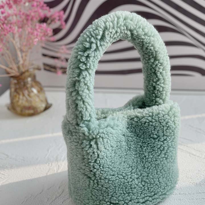 Luxury Lady Basket Handbag New Fashion Colorful Plush Bag Women Bags Winter New Style Trendy Female Cylindrical BagHandBag Designer Clutch Bag DYD2410