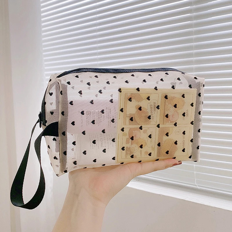 Heart shaped transparent mesh makeup bag multifunctional and portable womens cosmetics storage bag womens toilet lipstick organizer bag 241008